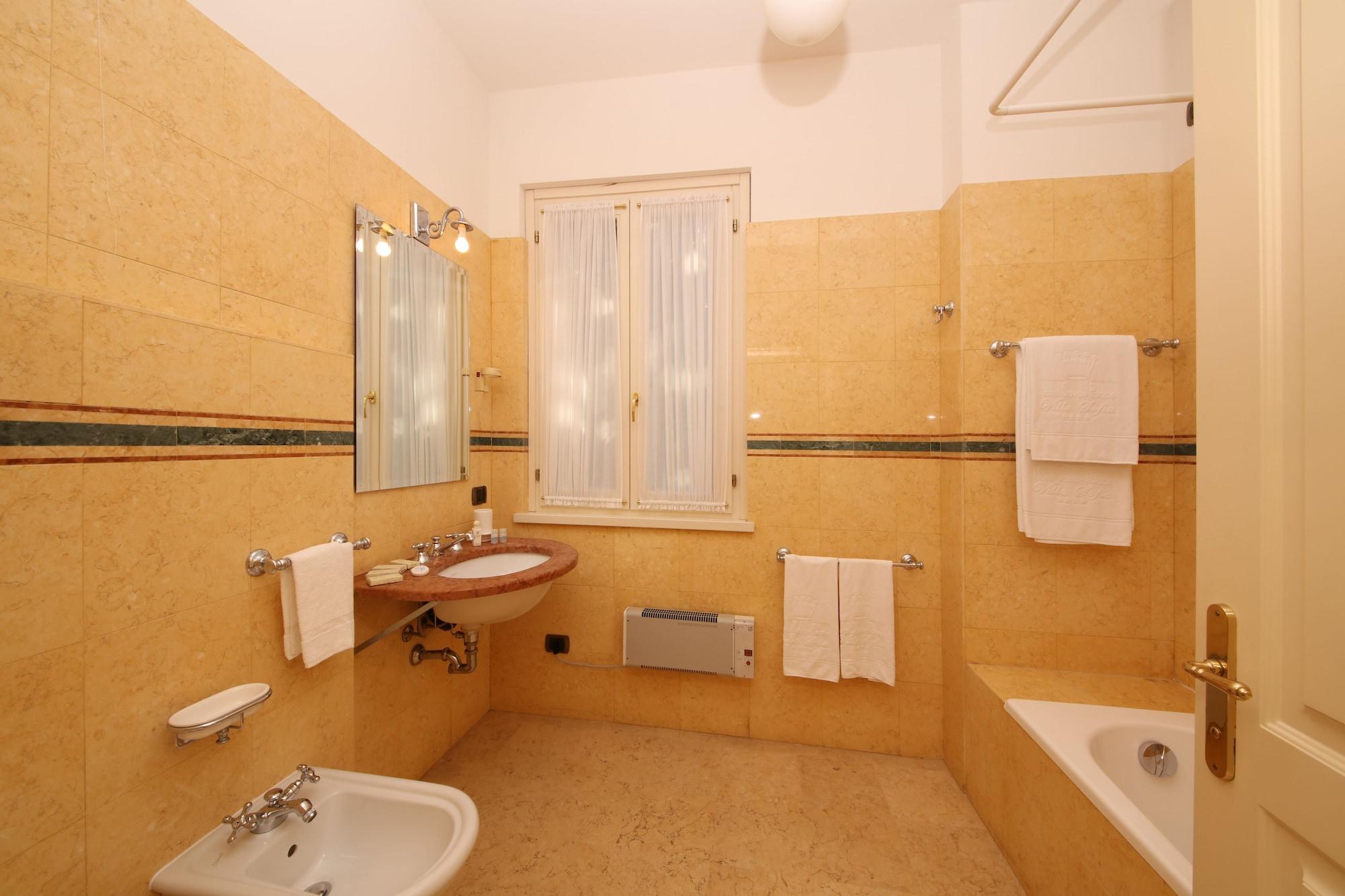 Villa Sofia Hotel Gardone Riviera Exterior photo