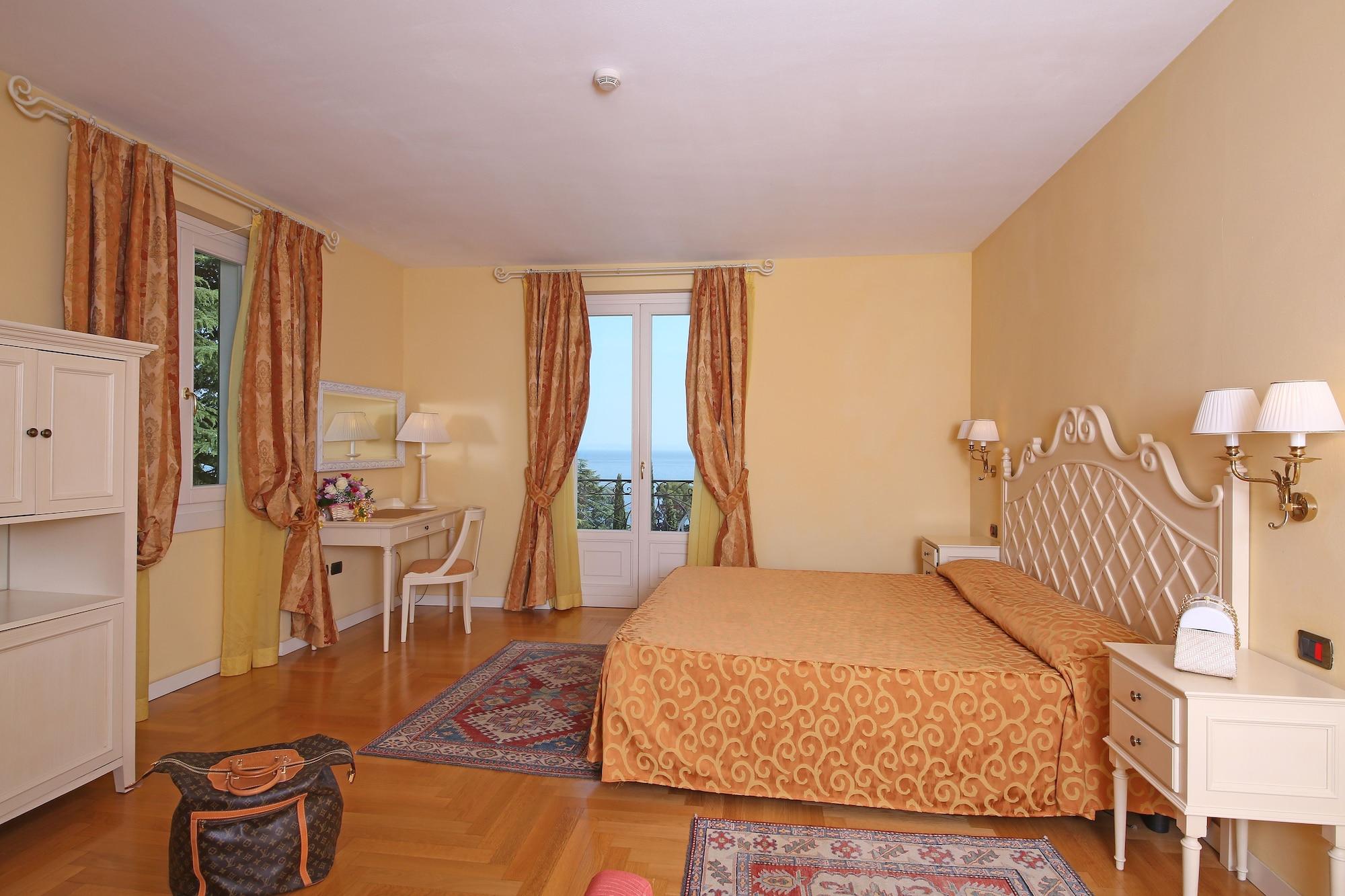 Villa Sofia Hotel Gardone Riviera Exterior photo