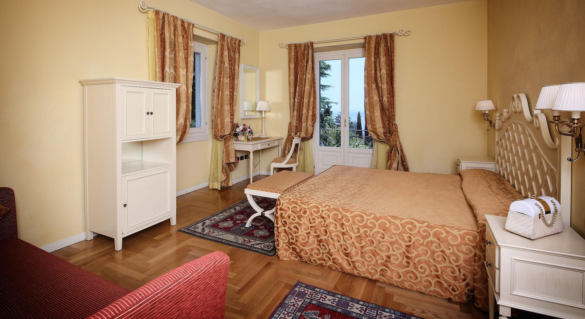 Villa Sofia Hotel Gardone Riviera Exterior photo