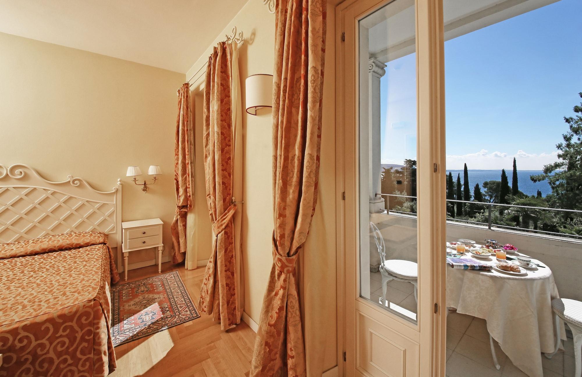 Villa Sofia Hotel Gardone Riviera Exterior photo