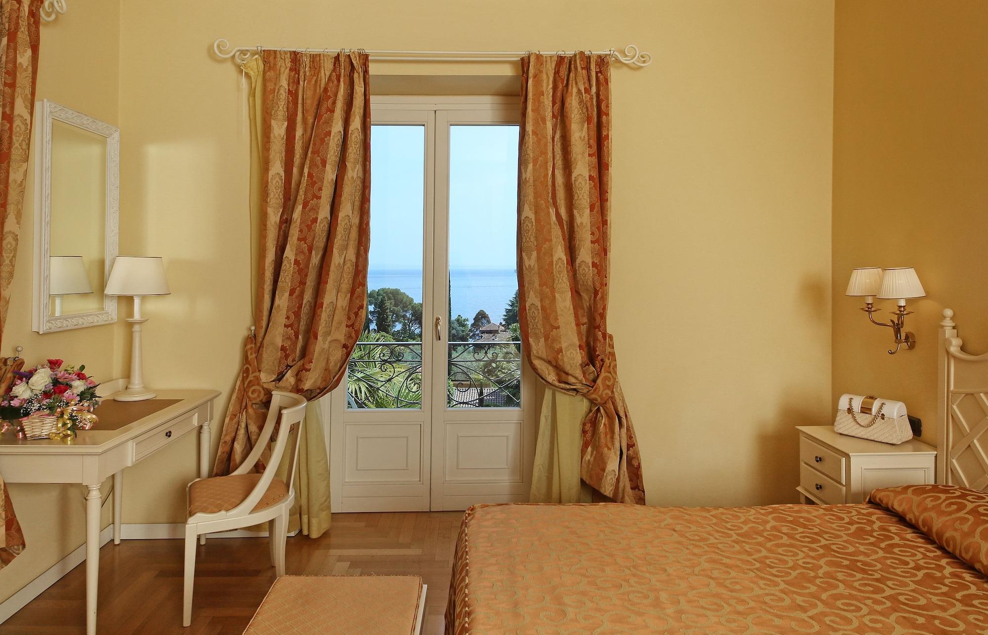 Villa Sofia Hotel Gardone Riviera Exterior photo