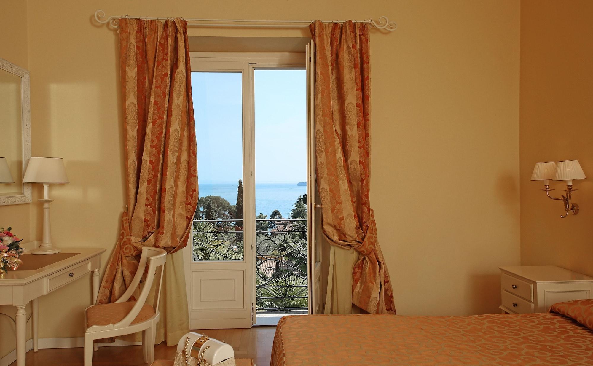 Villa Sofia Hotel Gardone Riviera Exterior photo