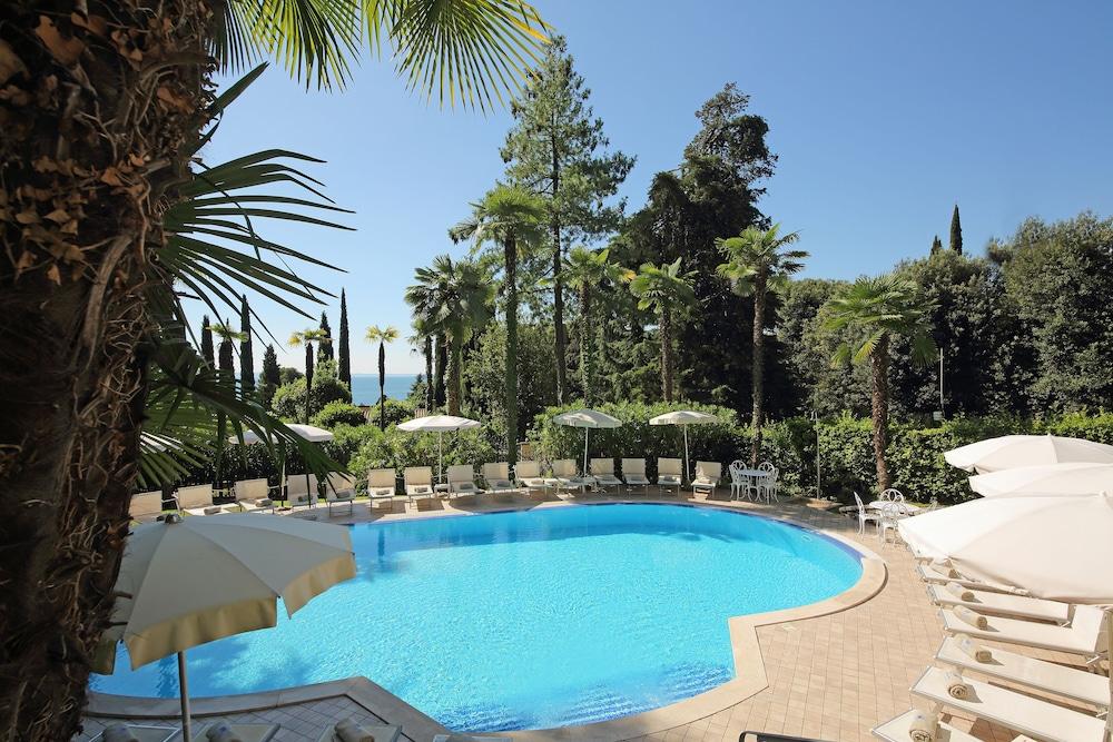 Villa Sofia Hotel Gardone Riviera Exterior photo